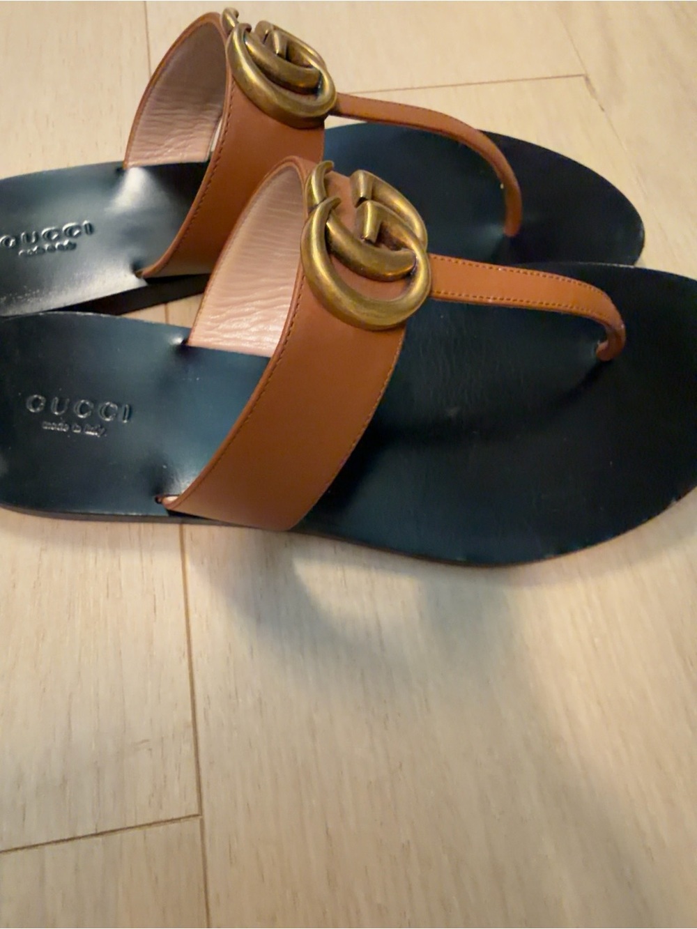 Marmont GG Leather Thong Sandals - Picture 3 of 5